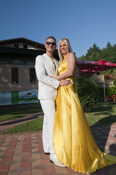 UJET! Goli Damjan Murko na plaži v Umagu sončil svojo belo rit