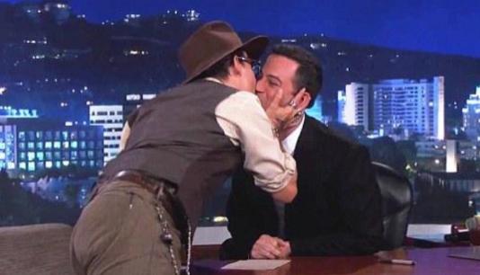 Johhny Depp: Poljubljal je voditelja!