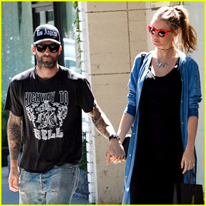 Tako pozoren je Adam Levine do noseče žene