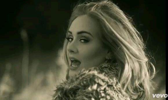 Adele spet na sceni in odličnega videza