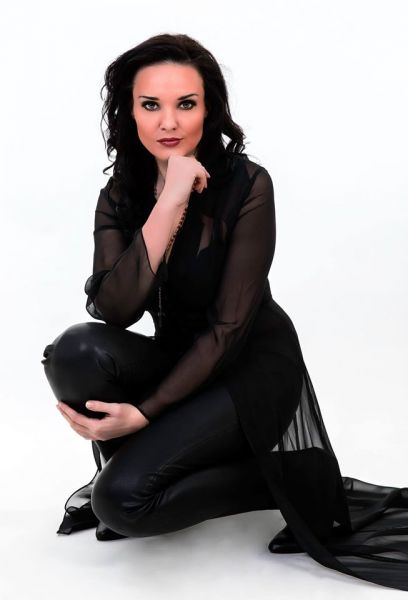 OPA! Alenka Gotar je v čudoviti formi!