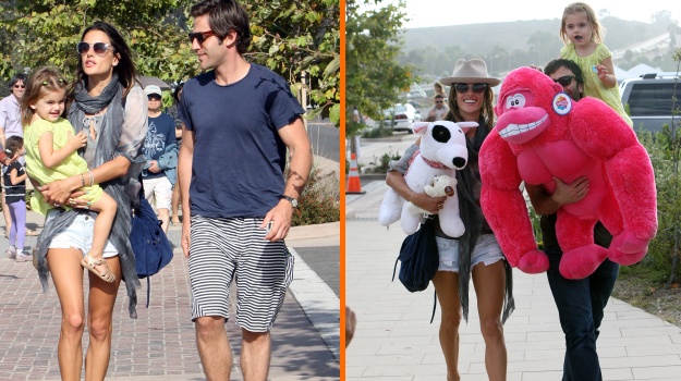 Foto: Alessandra Ambrosio je seksi mama v vročih hlačkah
