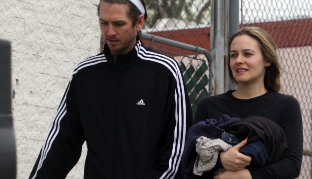 Alicia Silverstone je postala mamica fantka z bizarnim imenom