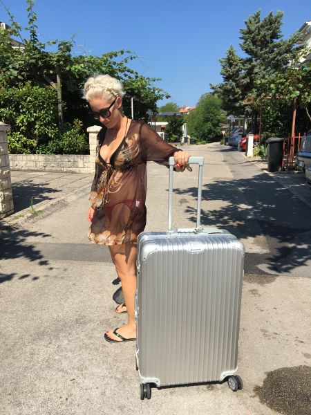 Alya je to poletje večkrat spakirala