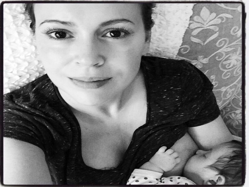 Foto! Alyssa Milano: Pokazala trenutke dojenja