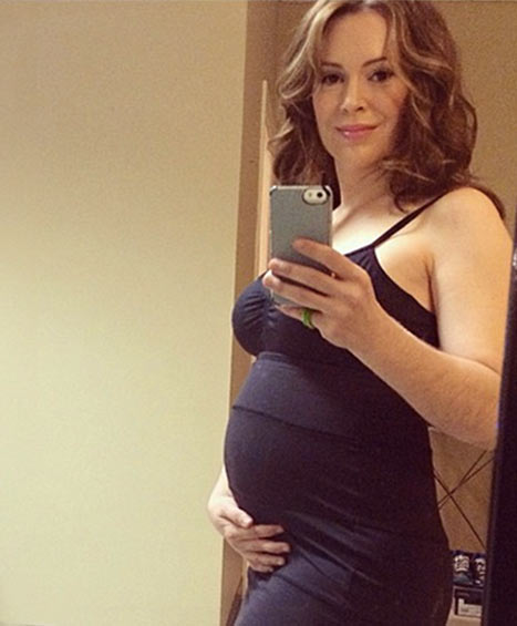 Vau! Zvezdnica obvlada tudi nosečniški selfie