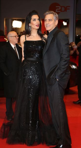 George Clooney svojo Amal popeljal med smetano Berlinala