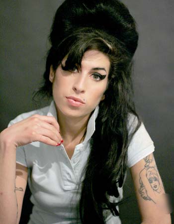 Amy Winehouse je bila sredi postopka posvajanja deklice