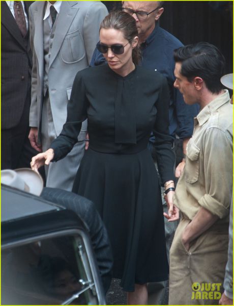 Ops! Angelina Jolie: Med režiranjem kazala prsne bradavičke!