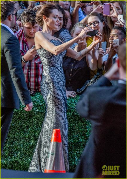 Foto! Angelina Jolie na premieri pokazala koščeno podobo