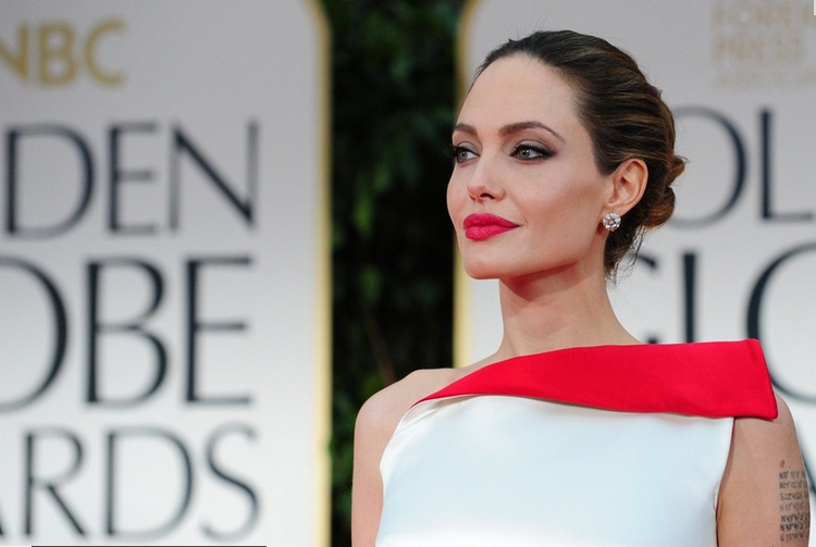 Ojoj! Angelina Jolie: Cele dneve se praži na soncu?