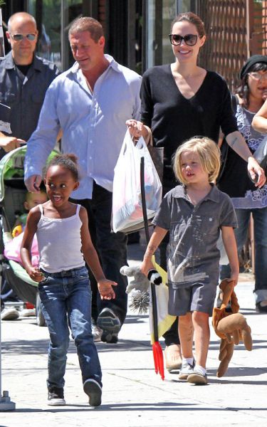 Angelina Jolie priznala: Moji otroci obožujejo sladkanje s črički!