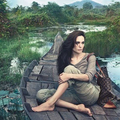 FOTO Angelina Jolie: Modna ikona pozirala v Kambodži