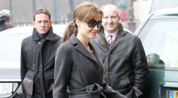 Angelina Jolie: Brad ji je ukazal, da mora držati jezik za zobmi