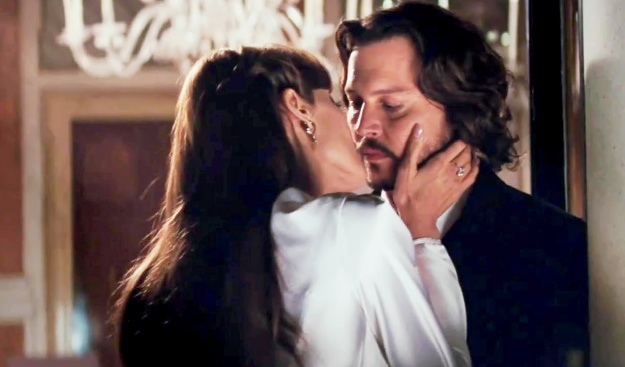 OPA! Angelina Jolie in Johnny Depp sta si privoščila divji seks pod tušem