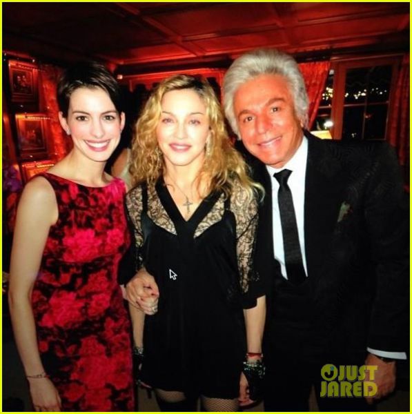 Madonna in Anne Hathaway skupaj vstopili v novo leto