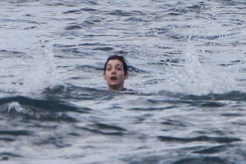 Groza! Anne Hathaway bi skoraj utonila!