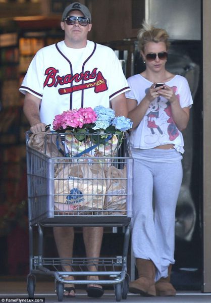 Ojoj! Britney, kaj si oblekla za v trgovino?