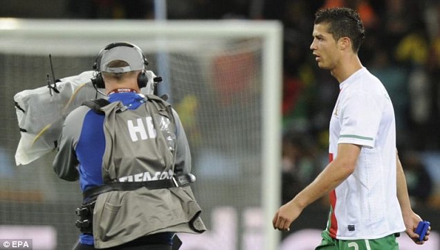 VIDEO Isfrustriran Ronaldo pljunil v kamero