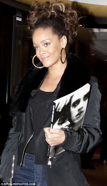 Opa! Potrebna Rihanna v petih minutah izropala sex shop