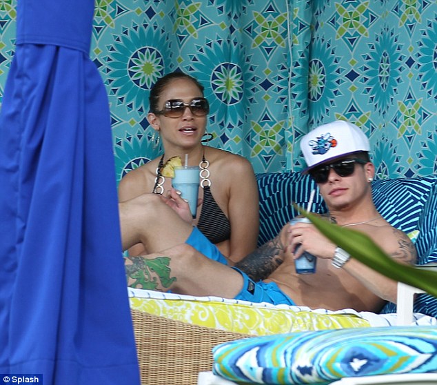 Jennifer Lopez: Poročila se bo z 18 let mlajšim ljubimcem?!