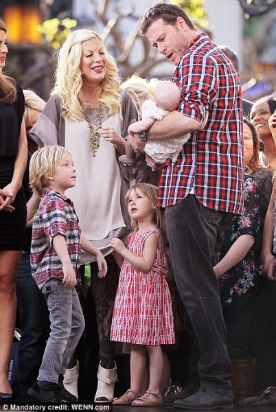 Hotela zadovoljiti moža: Tori Spelling seksati začela takoj po porodu