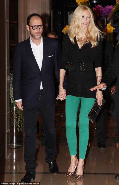 Foto: Claudia Schiffer za eno glavo večja od svojega moža