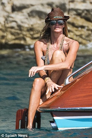 UAU! Elle Macpherson: Lahko verjamete, da je to telo 48-letnice?!