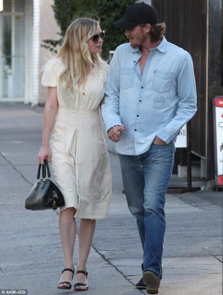 Uau! Kirsten Dunst: Zaljubljena do ušes in še čez!