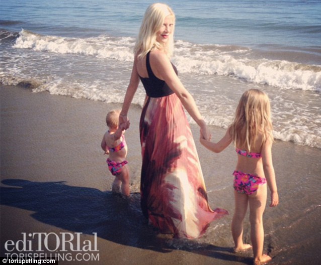 Opa! Tori Spelling: Pokazala poporodno postavo