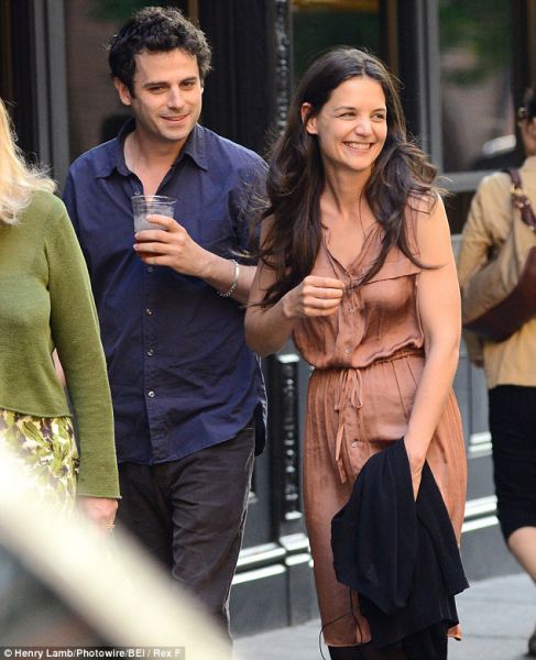Opa! Katie Holmes: Je očarala svojega soigralca?