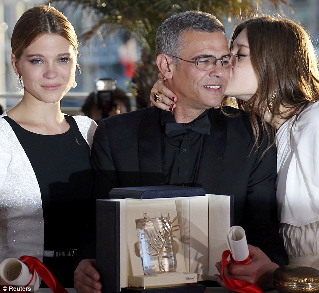 V Cannesu slavila lezbična drama Modra je najtoplejša barva