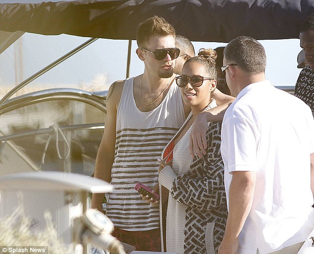Leona Lewis uživa na vroči Ibizi