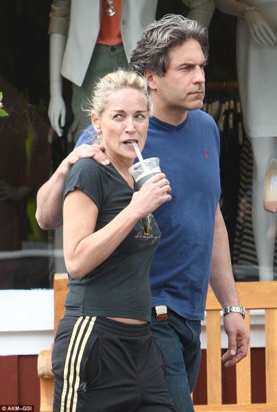 Opa! Sharon Stone ima novega!