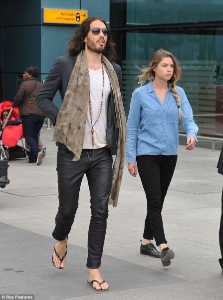 Russell Brand: Pokazal novo punco!