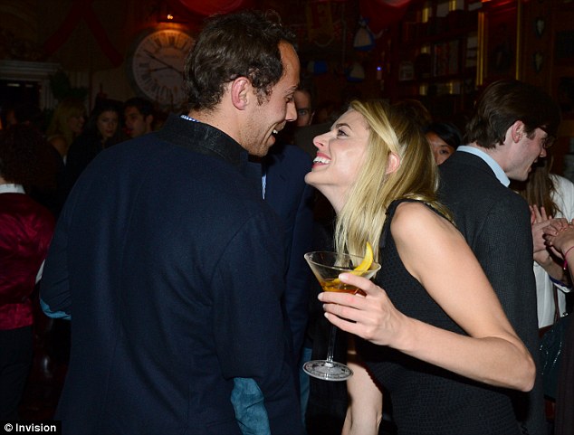 James Middleton ne umakne oči od svojega novega dekleta