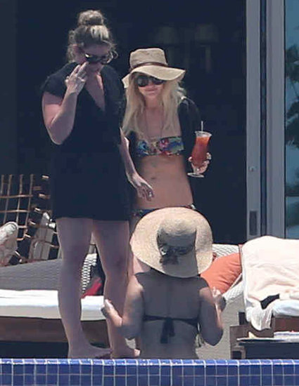 Bikini! Ashlee Simpson uživa v vročem Cabu