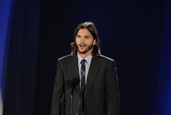 Ashton Kutcher bo v filmu utelesil genialnega Steva Jobsa