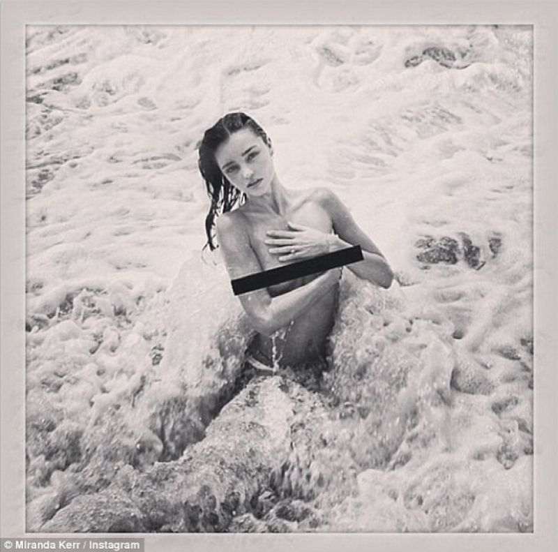 Hot! Miranda Kerr: Pozirala zgoraj brez