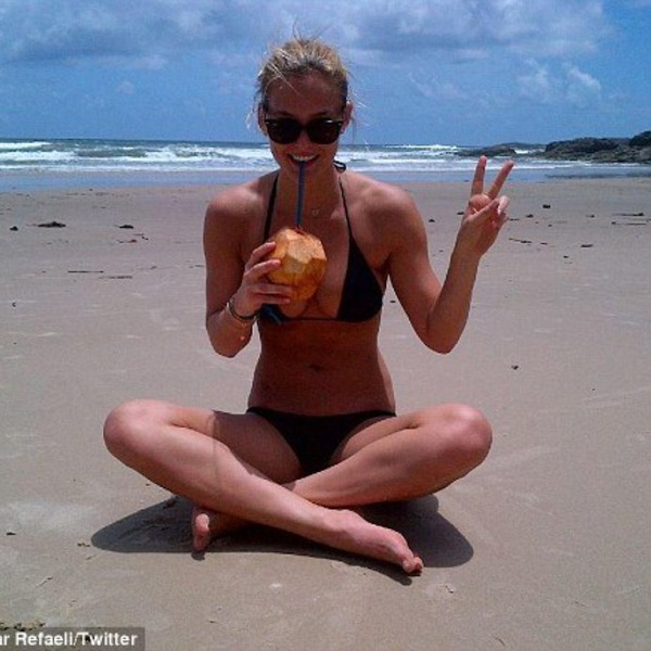 Foto: Bar Rafaeli poslala seksi čestitko v bikinkah