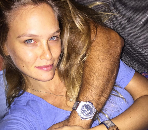 Bar Refaeli pokazala ritko le tri tedne po porodu!