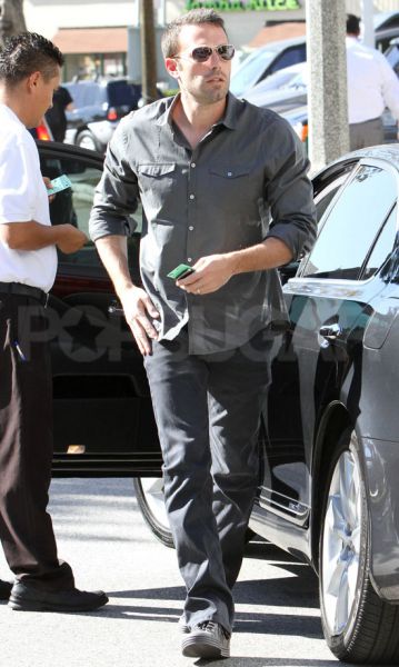 FOTO Ben Affleck je zelo zaposlen in seksi žrebec