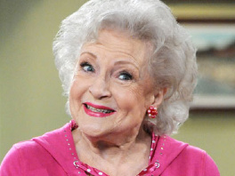 90-letna Betty White zaljubljena v Georgea Clooneya