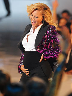 Bizarno Beyonce: Je bil nosečniški trebušček zlagan?!