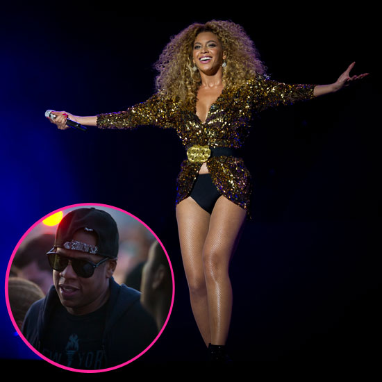 OPA! Beyonce: Zlat suknjič komajda pokril kratke hlačke
