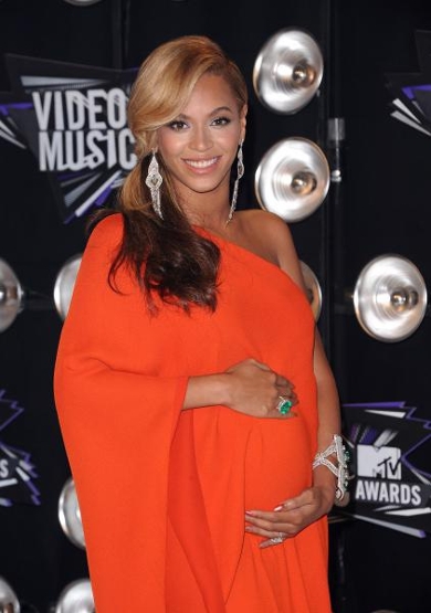 Pretiravala: Beyonce nosila lažni nosečniški trebuh!