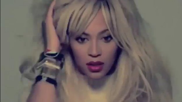 Beyonce navdušuje kot plavolaska