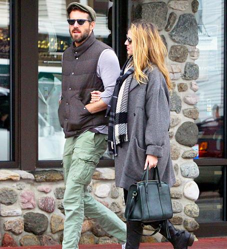 Ujeta! Blake Lively: Noseča manj urejena in z narastkom?