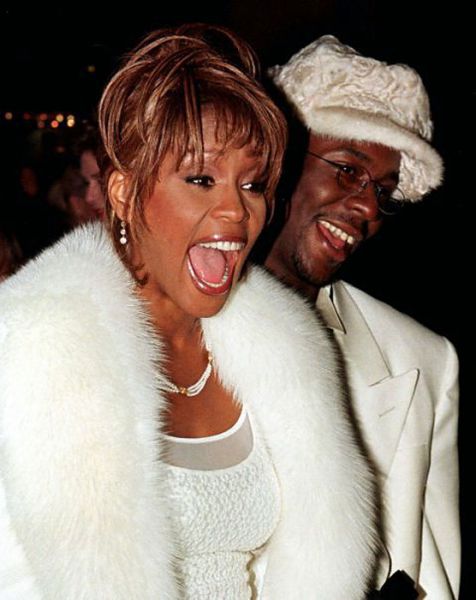 Bivši mož Whitney Houston bankrotiral, ker je plačal njeno odvajanje?