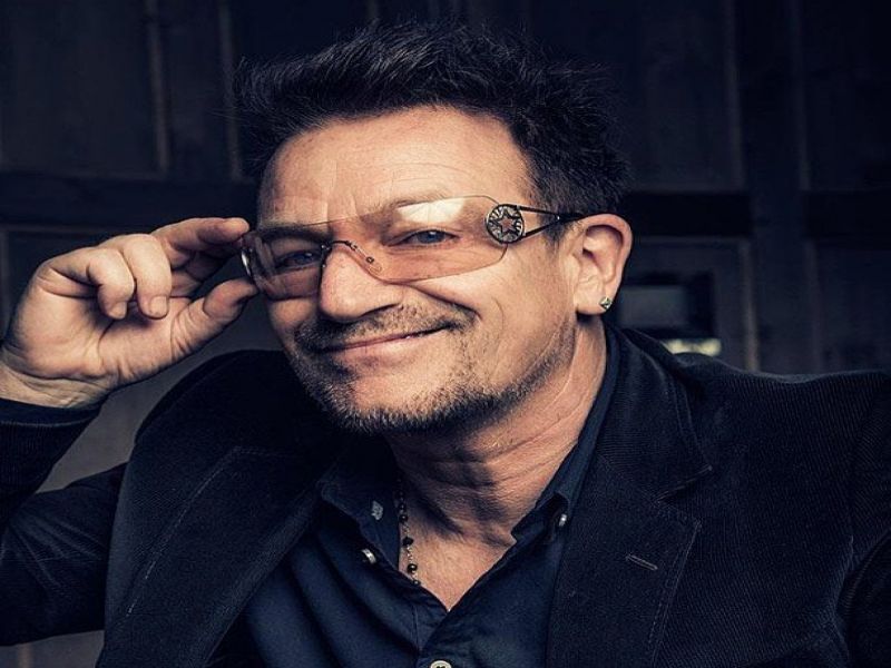 Ojoj! Bono ne more igrati kitare